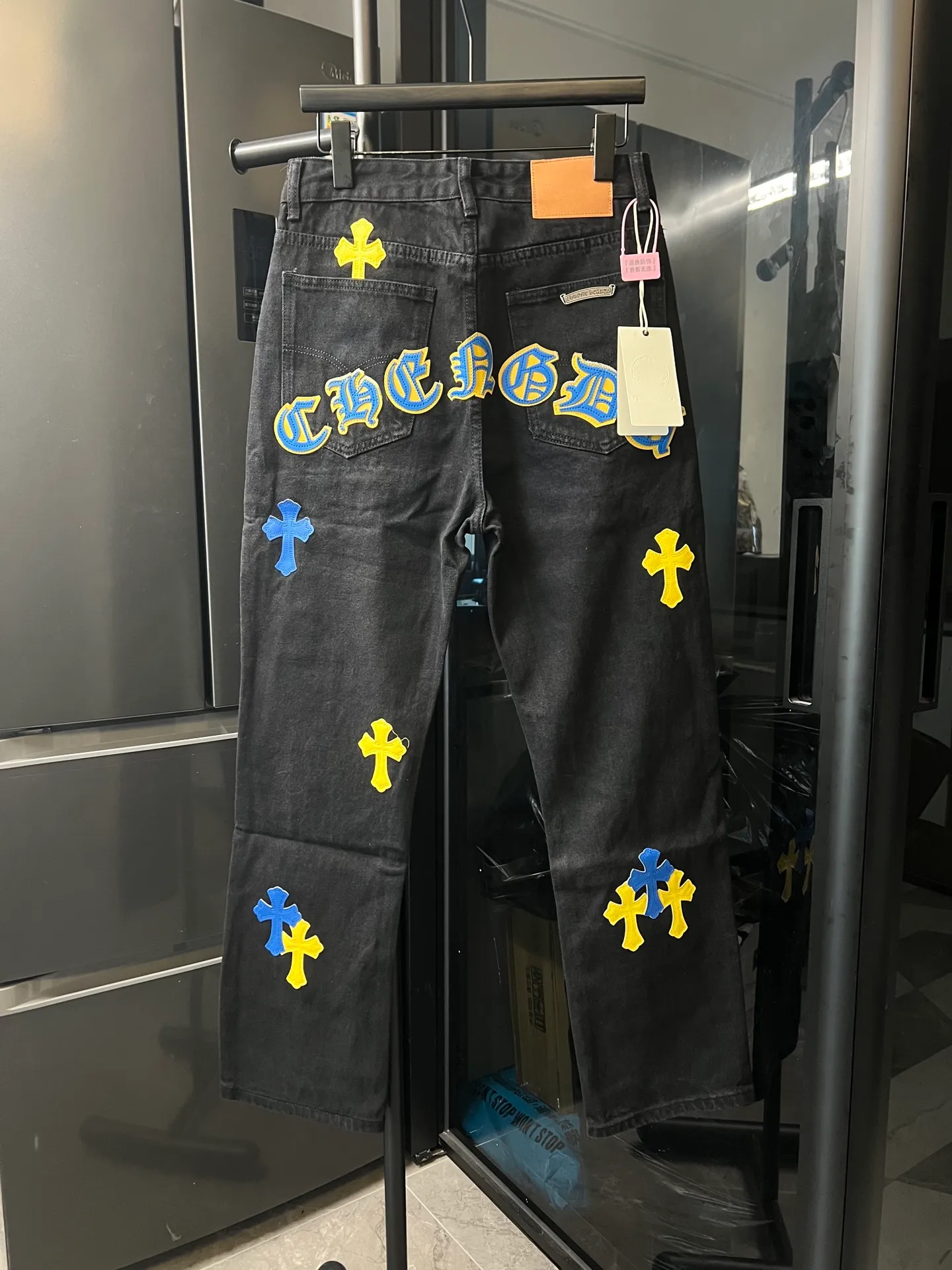 P260 [Next day] Chrome Hearts/Chrome Heart CH City Limited Series Sanskrit Cross Patch Leather Jeans (Black) Size: 28 30 32 34 Corresponding sizes s-xl, detailed sizes can be found in Figure 9